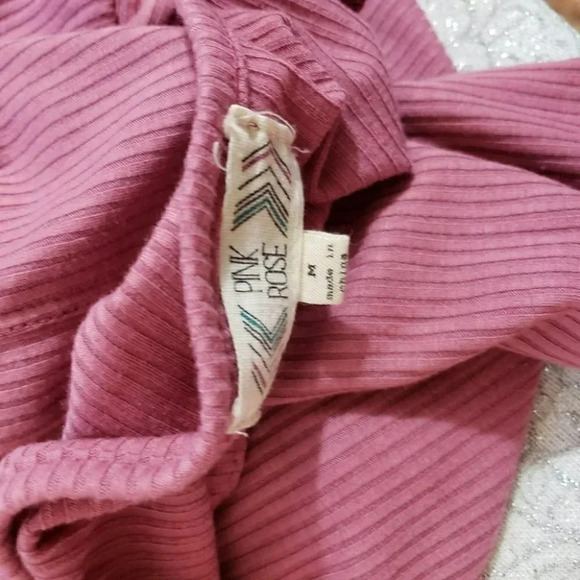Pink Rose Medium ripped long sleeve - Picture 5 of 5